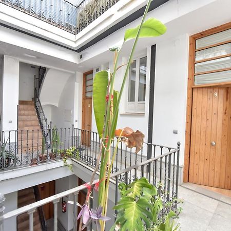 New! Bohemian Apartment In The Center Севилья Экстерьер фото