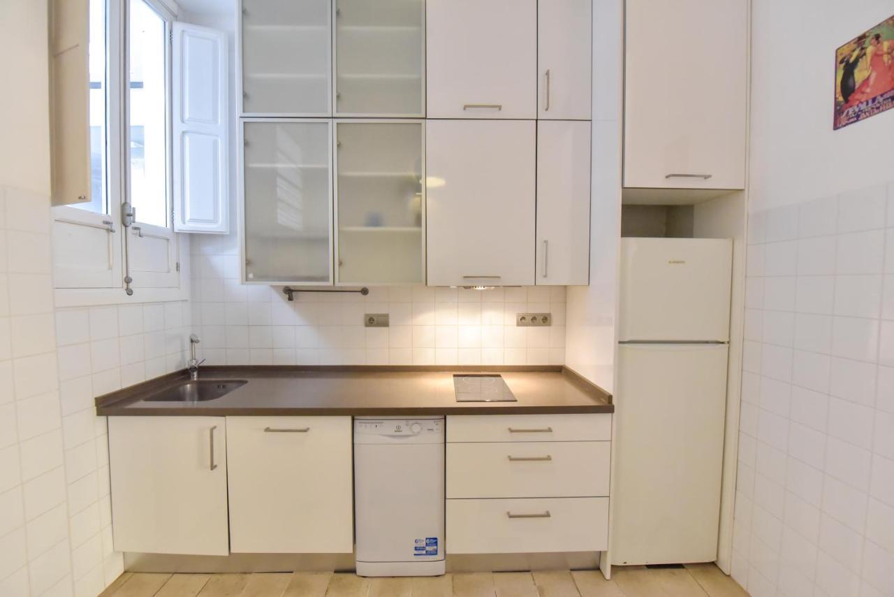 New! Bohemian Apartment In The Center Севилья Экстерьер фото