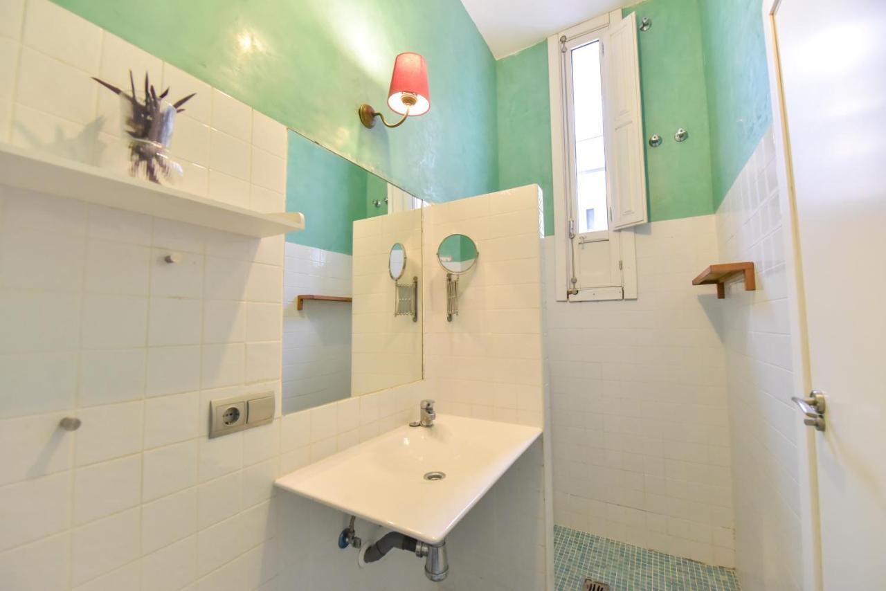 New! Bohemian Apartment In The Center Севилья Экстерьер фото