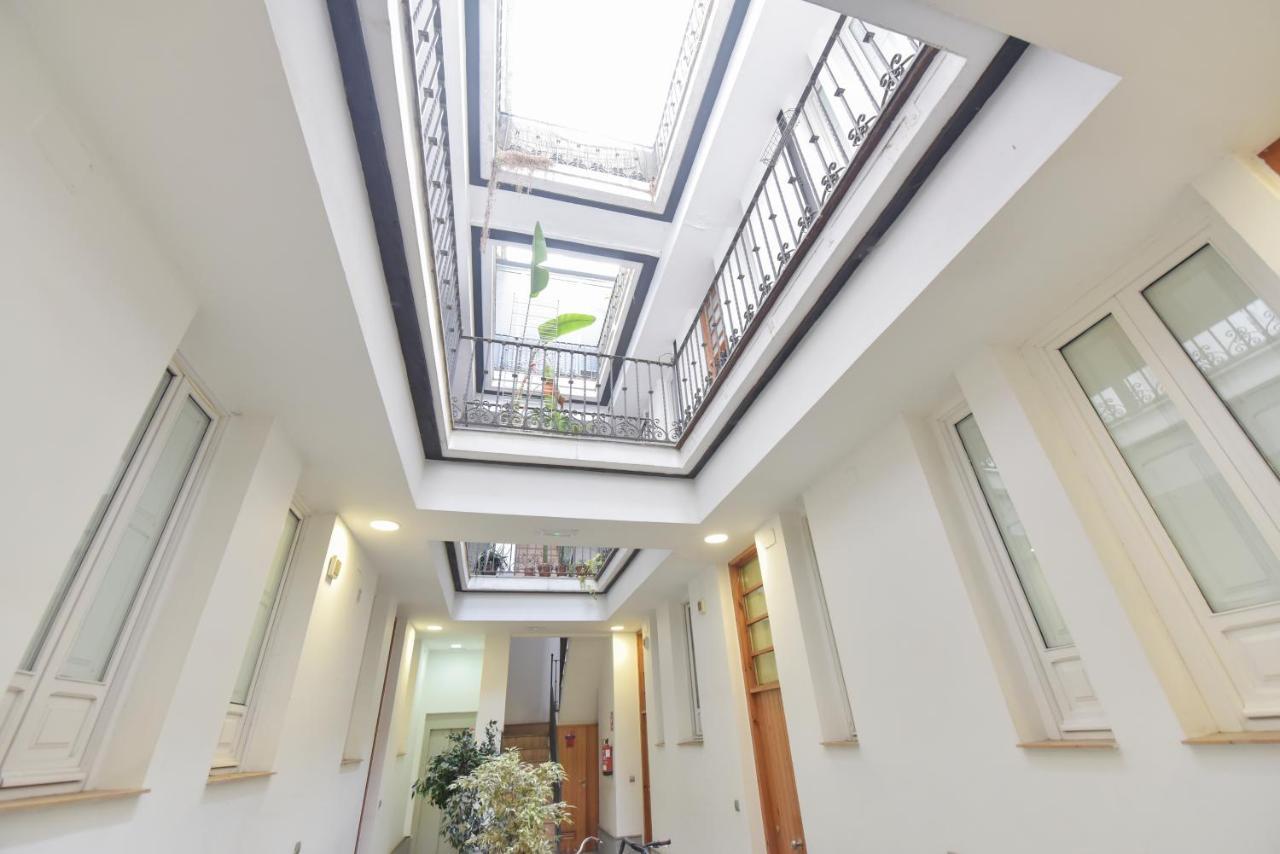 New! Bohemian Apartment In The Center Севилья Экстерьер фото